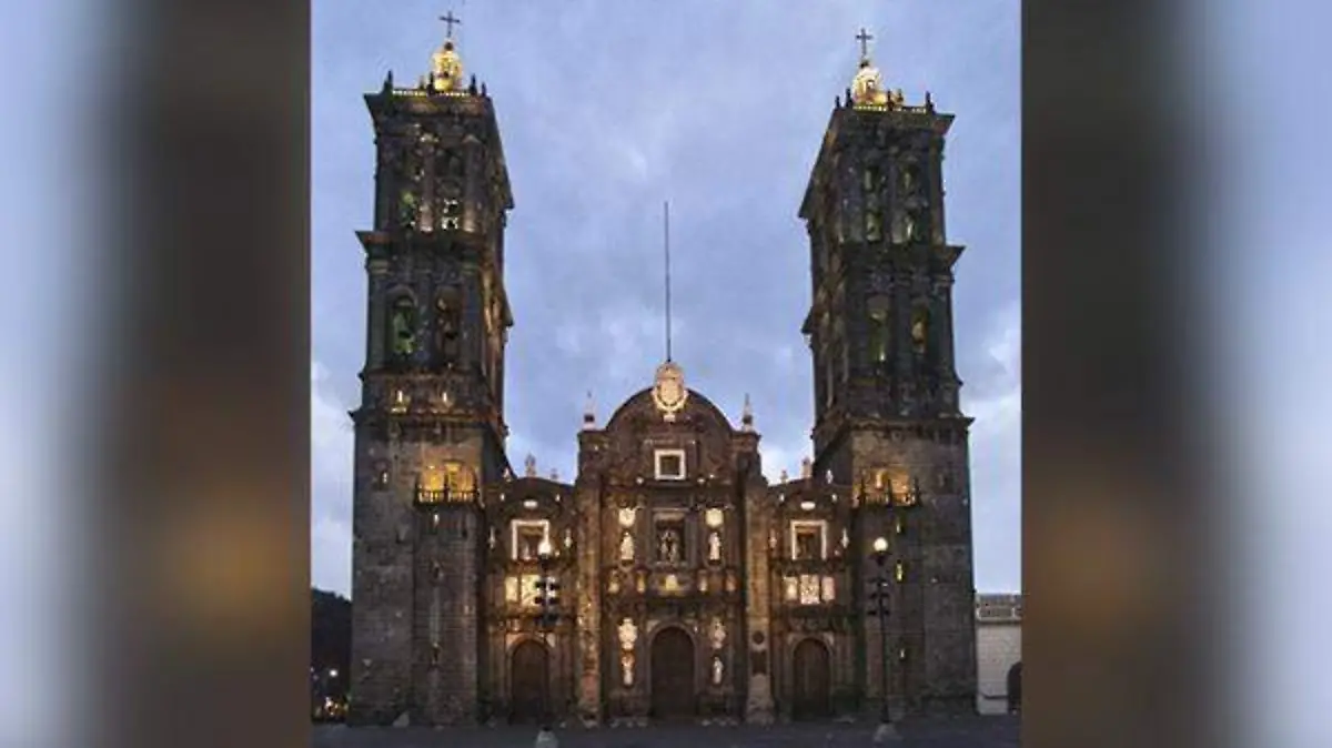 1-Catedral_de_Puebla_Cortesia somdsazel en Wikimedia Commons